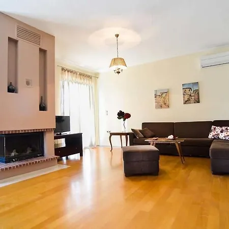 Our House Luxury Suites Apartment