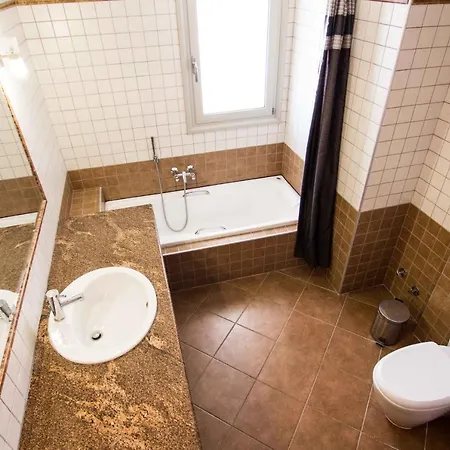 Our House Luxury Suites Palaiontsiflikion