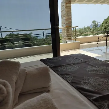 Our House Luxury Suites Palaiontsiflikion