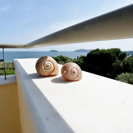 Our House Luxury Suites * Palaiontsiflikion