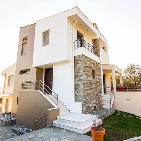 Our House Luxury Suites * Palaiontsiflikion