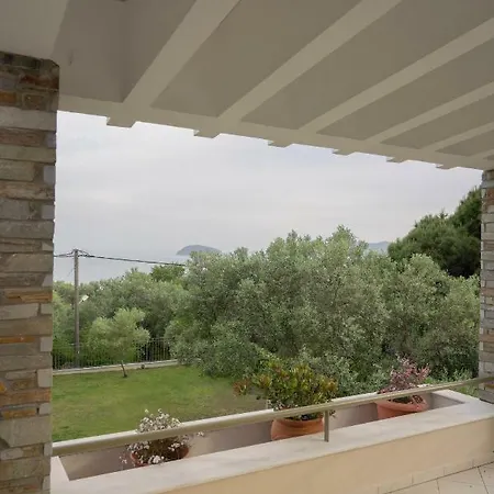 Our House Luxury Suites Apartment Palaiontsiflikion