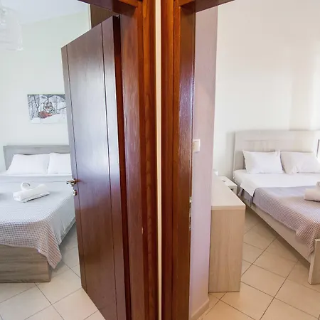 Our House Luxury Apartament PalaiónTsiflíkion