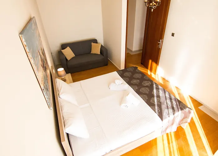 Our House Luxury Apartamento PalaiónTsiflíkion